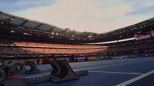 约罗：姆伯莫也会说法语，现在我们的团队就像一个大家庭